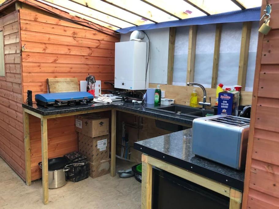 Cox Hill Glamping Badger Luxury tent *