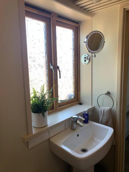 New! With Hot Tub, Wood Burner And Fab Views * Truro