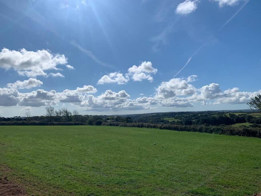 New! With Hot Tub, Wood Burner And Fab Views Holiday home *