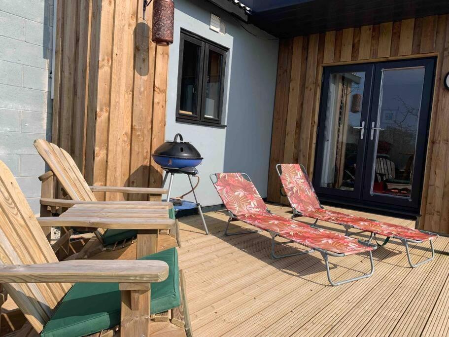 New! With Hot Tub, Wood Burner And Fab Views Holiday home Truro