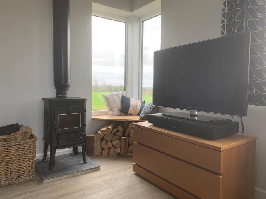 New! With Hot Tub, Wood Burner And Fab Views