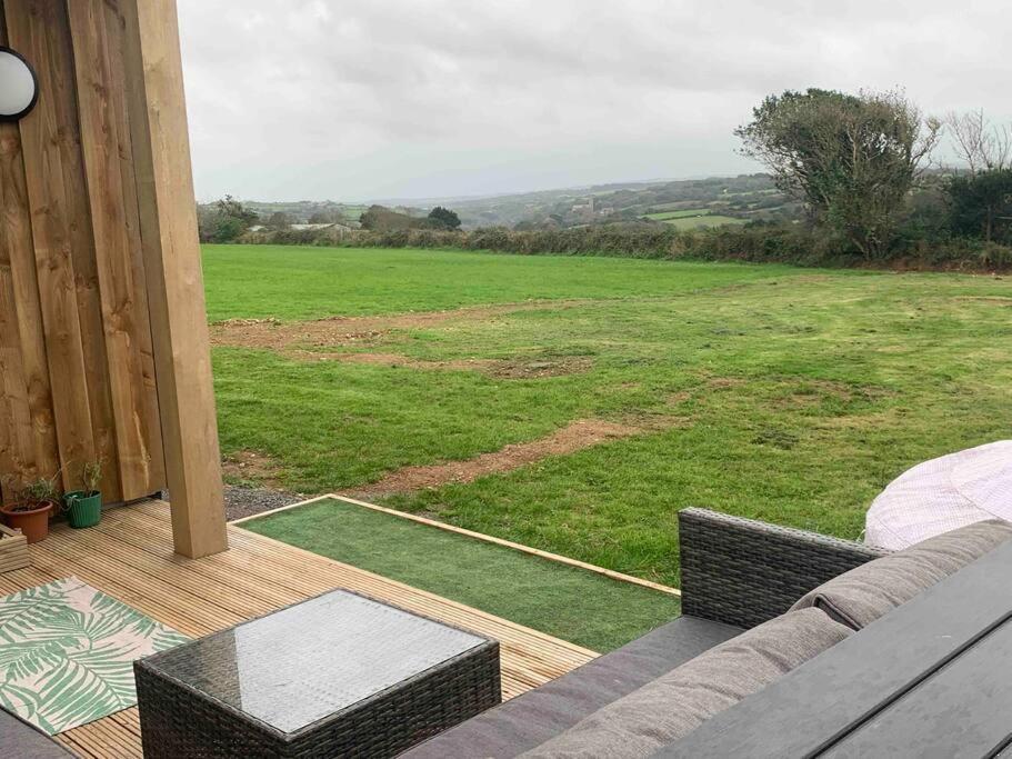 New! With Hot Tub, Wood Burner And Fab Views Holiday home Truro