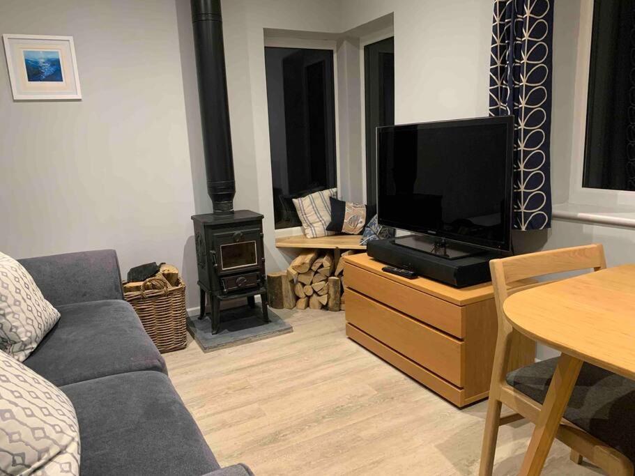 New! With Hot Tub, Wood Burner And Fab Views