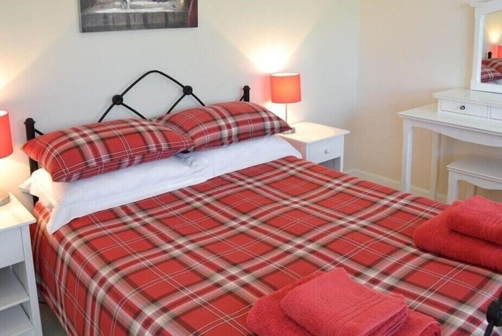 Large Family House - Sleeps 10. Location. 15 Mins From Coast. * Truro