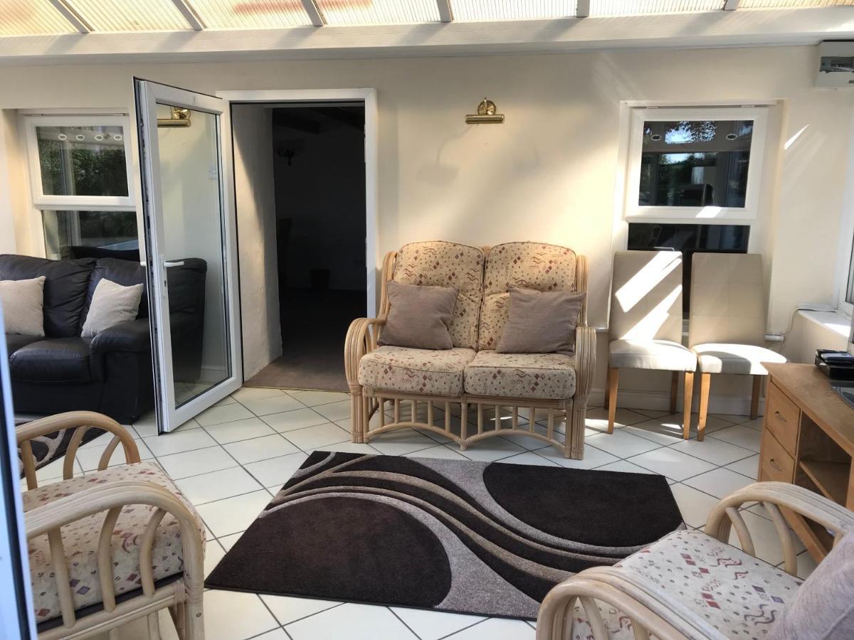 Holiday home Large Family House - Sleeps 10. Location. 15 Mins From Coast. Truro
