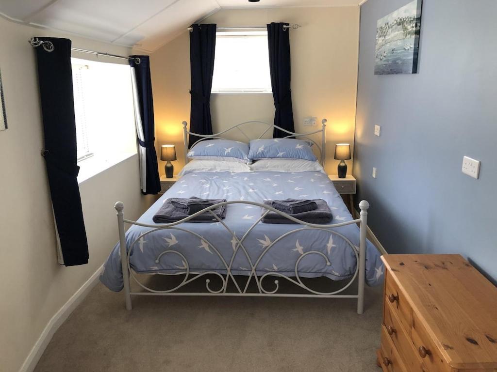 Large Family House - Sleeps 10. Location. 15 Mins From Coast. *
