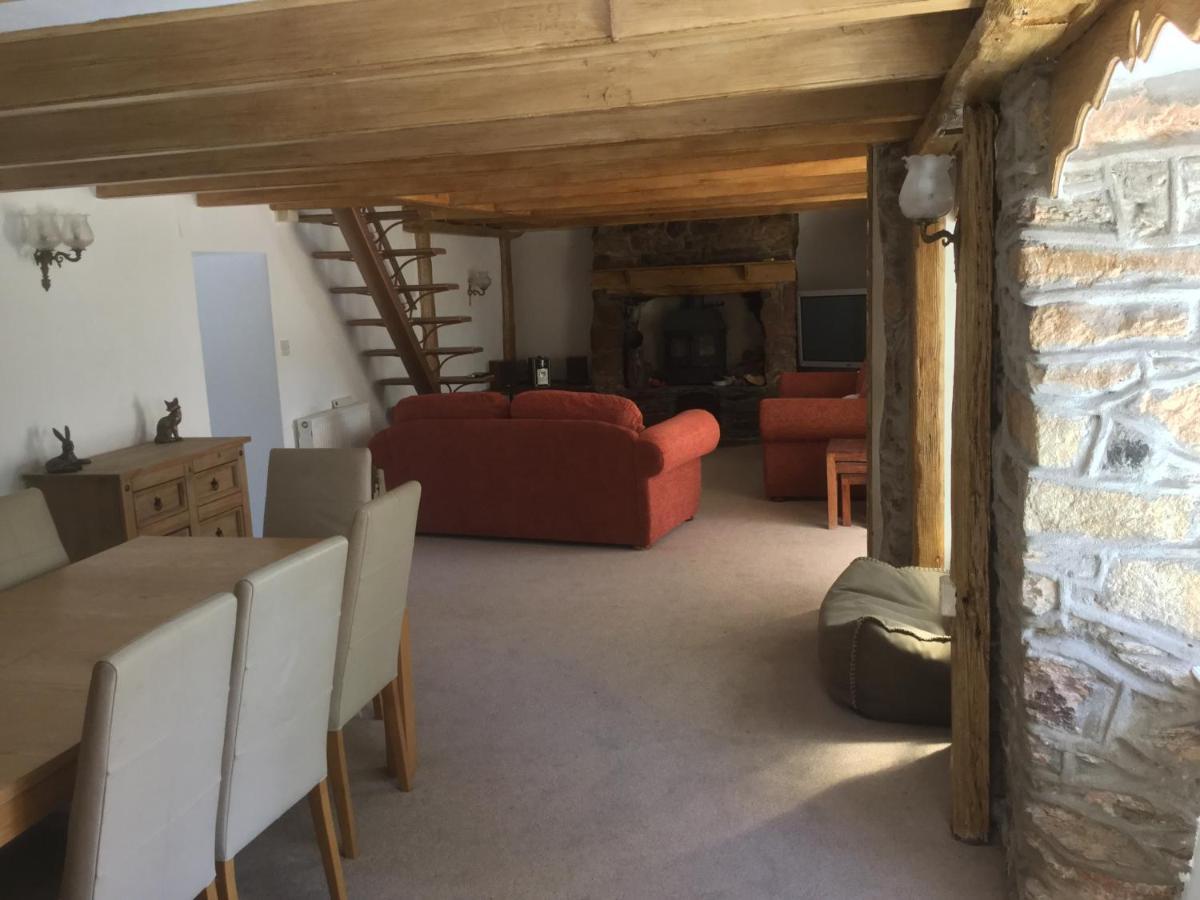 Large Family House - Sleeps 10. Location. 15 Mins From Coast. *