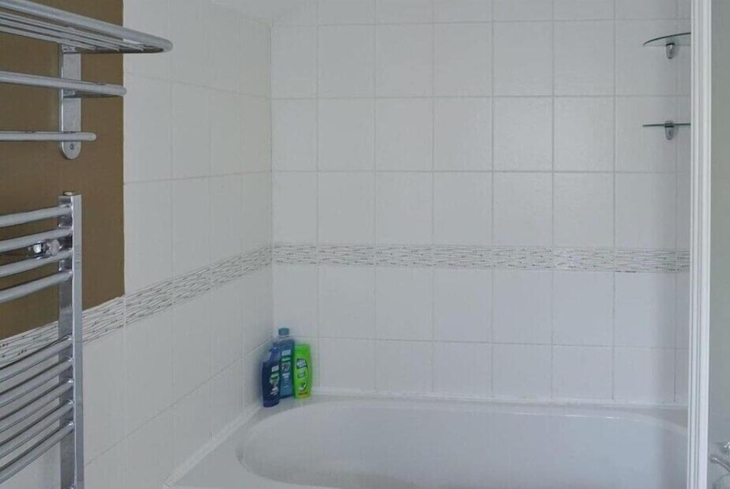 Holiday home Large Family House - Sleeps 10. Location. 15 Mins From Coast. Truro