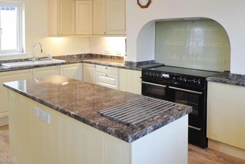 Large Family House - Sleeps 10. Location. 15 Mins From Coast. Holiday home Truro
