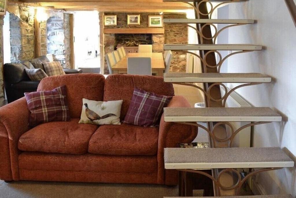 Holiday home Large Family House - Sleeps 10. Location. 15 Mins From Coast.