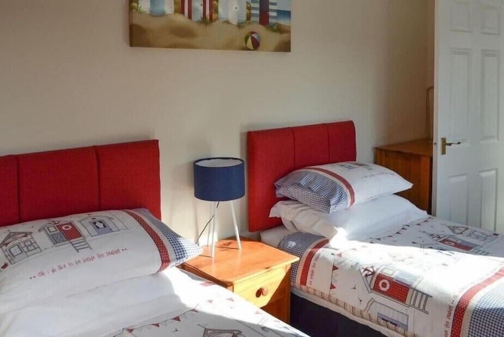 Large Family House - Sleeps 10. Location. 15 Mins From Coast. Truro