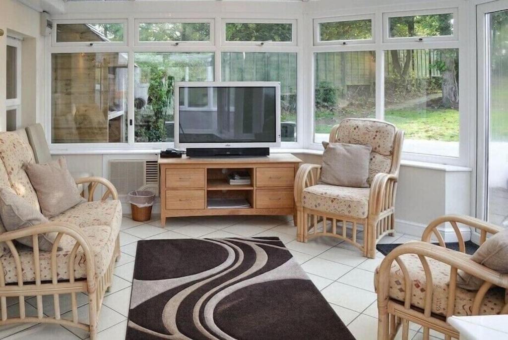 Large Family House - Sleeps 10. Location. 15 Mins From Coast. Holiday home *