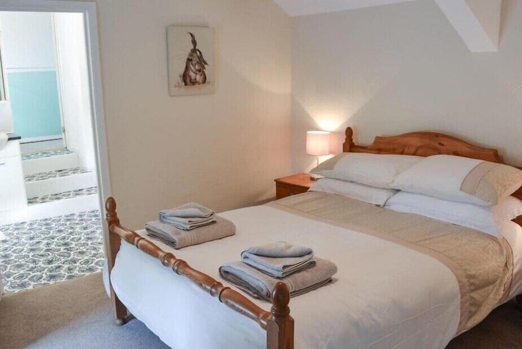 Large Family House - Sleeps 10. Location. 15 Mins From Coast. *