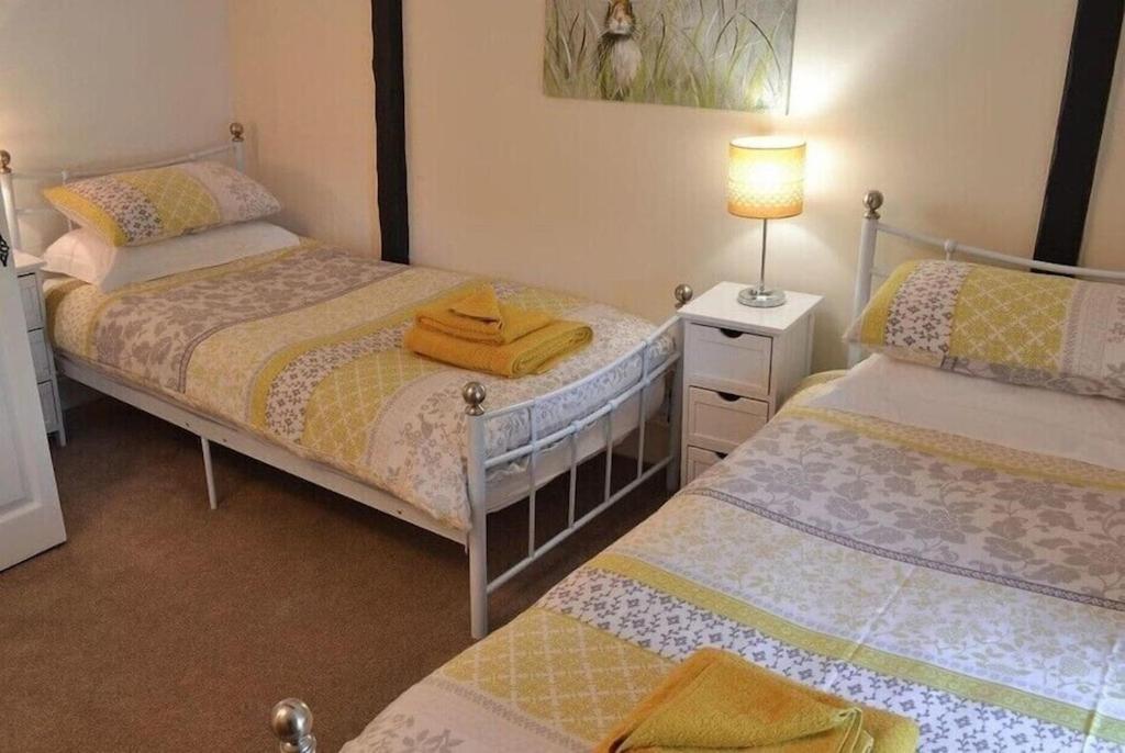 Holiday home Large Family House - Sleeps 10. Location. 15 Mins From Coast. *