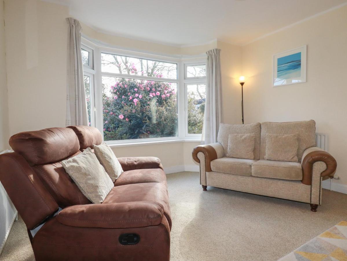 5 Carlyon Road * Truro