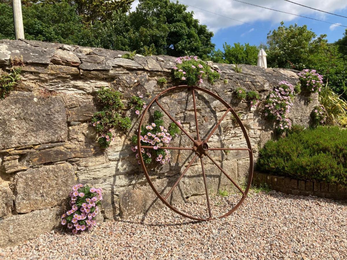 Holiday home Callestock Courtyard