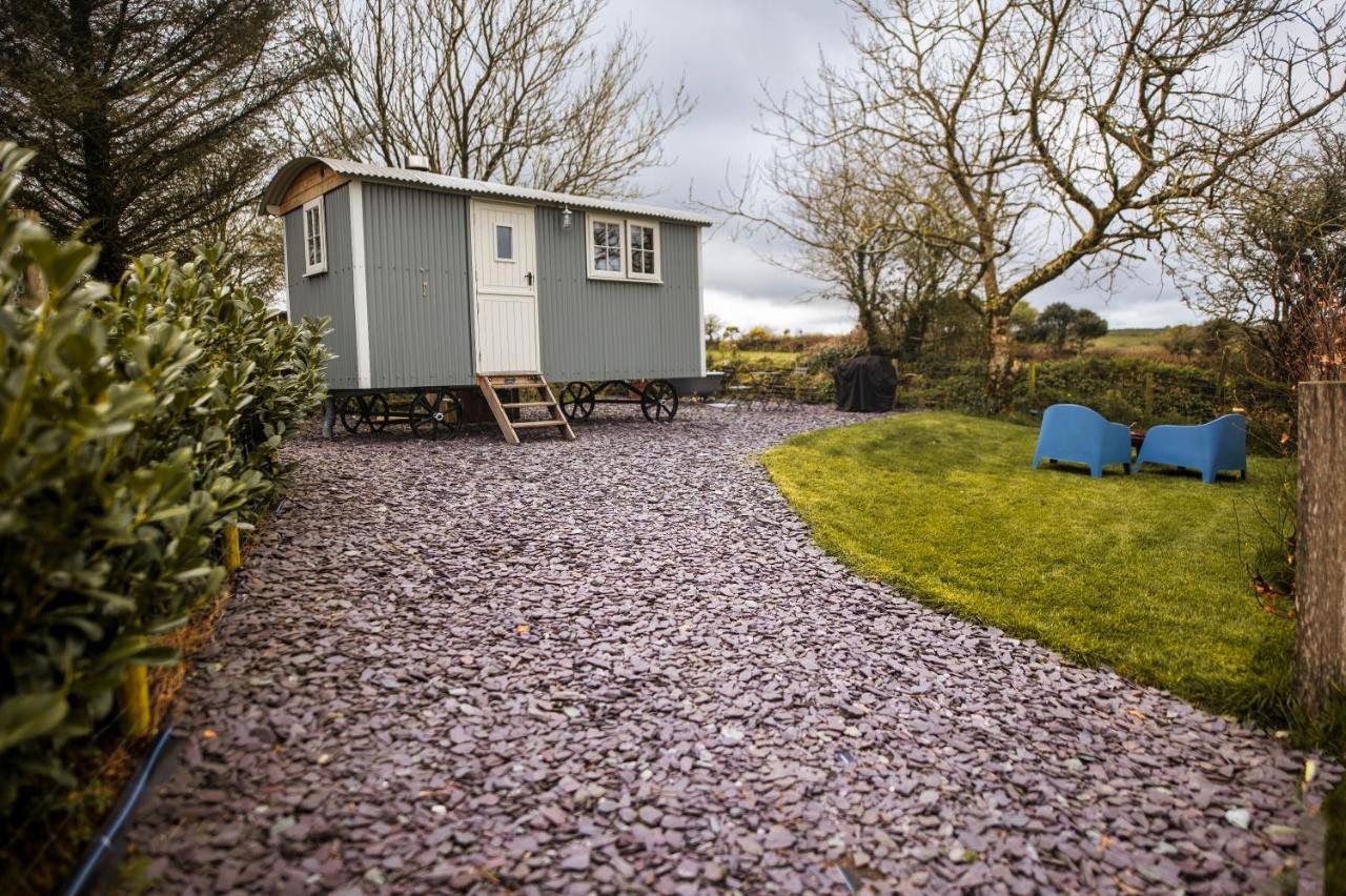 Campsite Luxury Shepherd's Hut On Flower Farm With Outdoor Bath In Mid Cornwall *