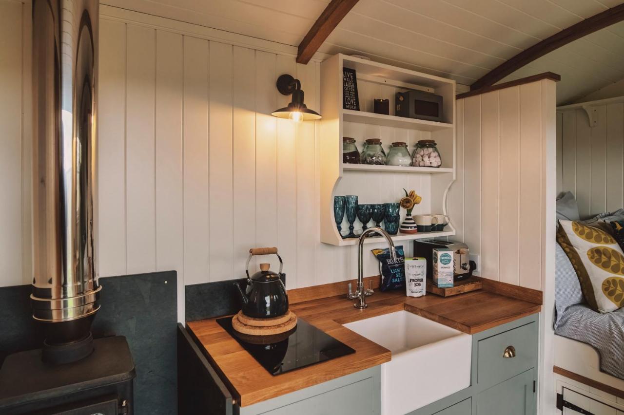 Luxury Shepherd's Hut On Flower Farm With Outdoor Bath In Mid Cornwall Campsite Truro