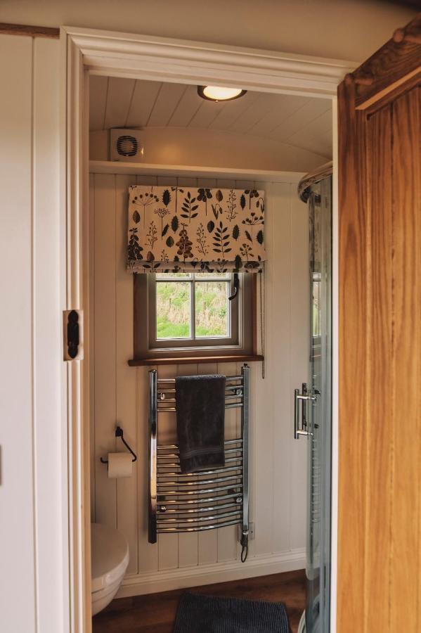 Luxury Shepherd's Hut On Flower Farm With Outdoor Bath In Mid Cornwall Truro