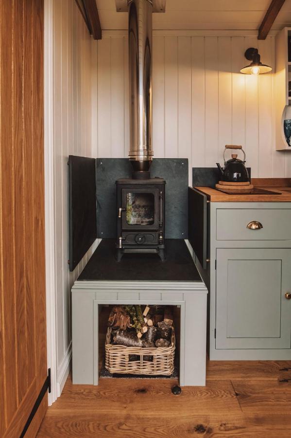 Luxury Shepherd's Hut On Flower Farm With Outdoor Bath In Mid Cornwall * Truro