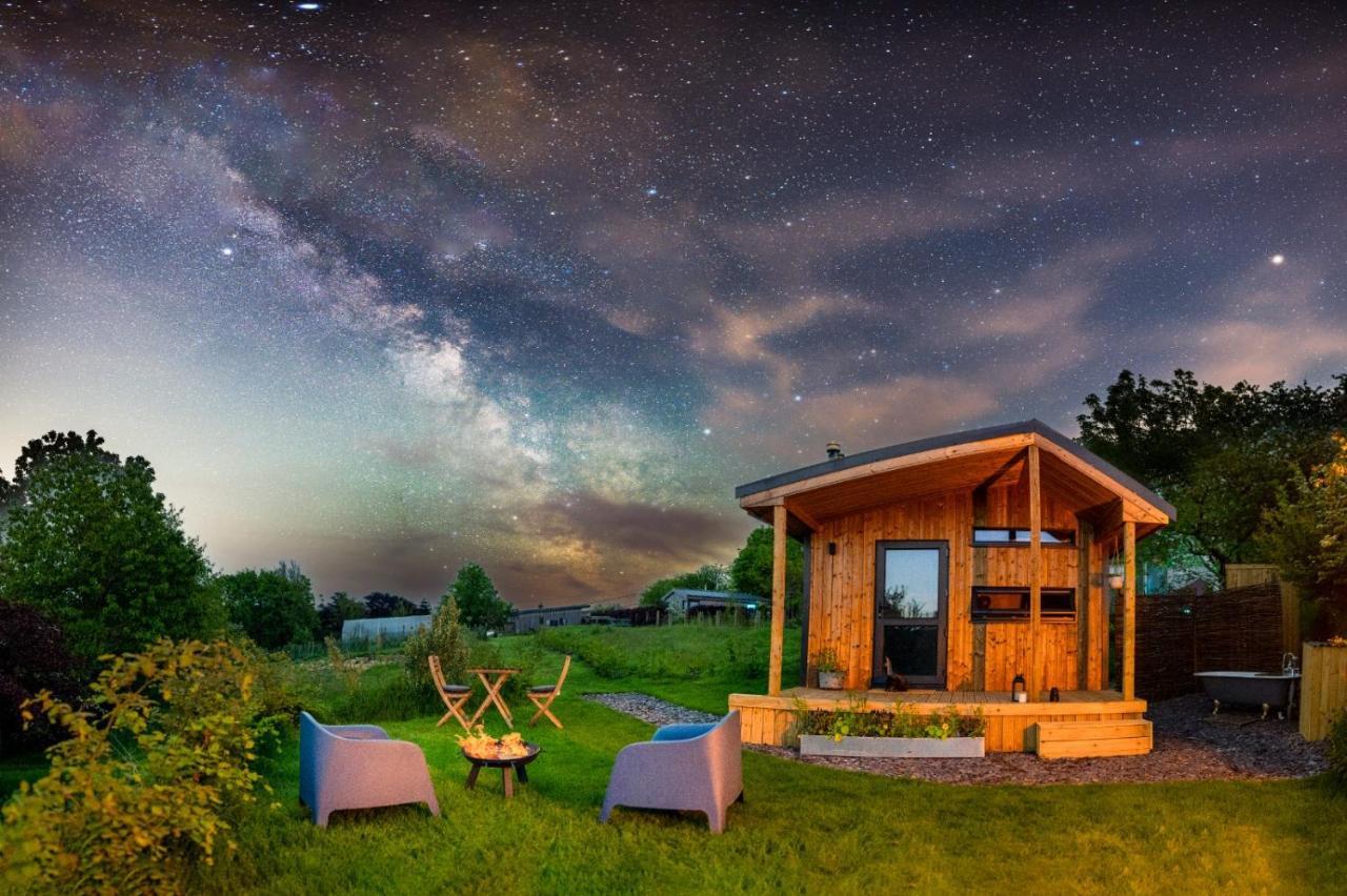 Luxury Glamping With Outdoor Bath On Cornish Flower Farm Apartment