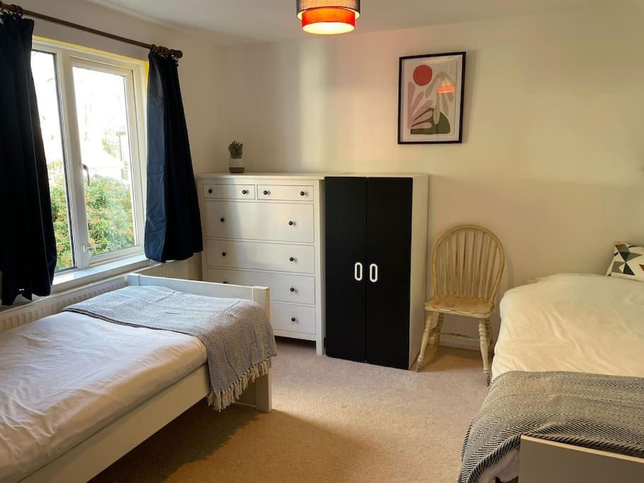 Holiday home Stunning, Modern And Spacious House - *