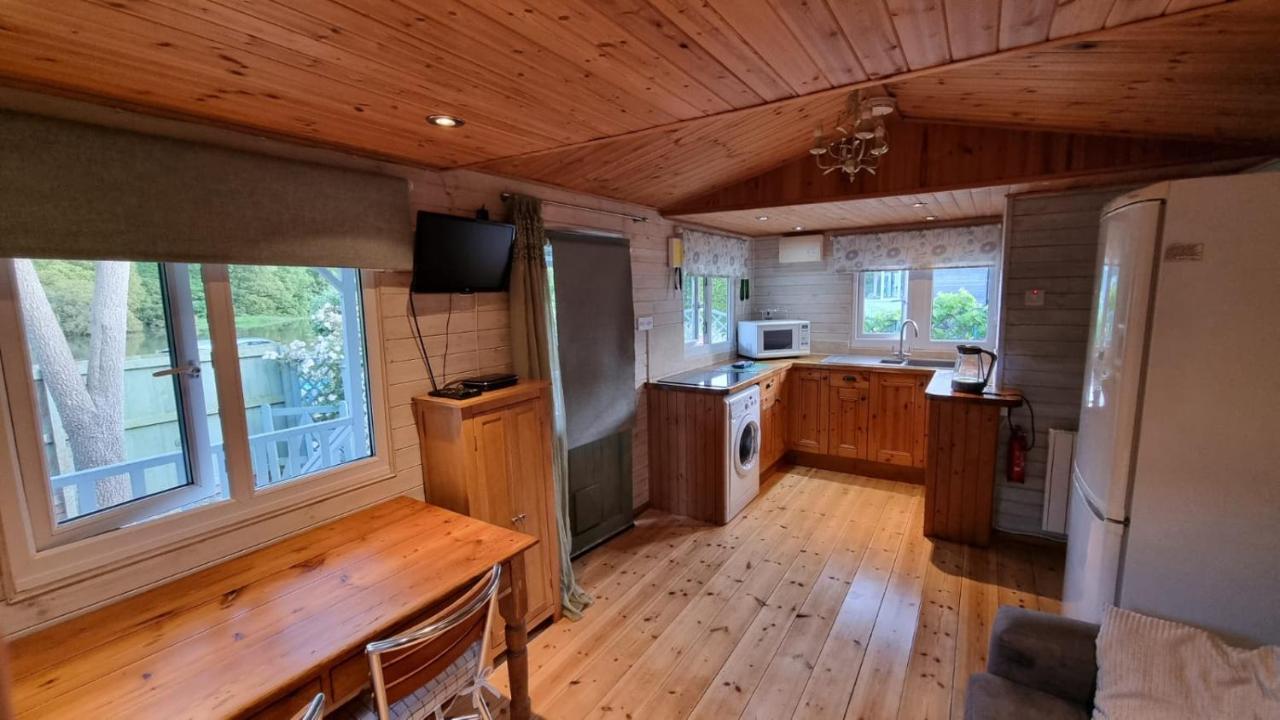 Hideaway Cottages *