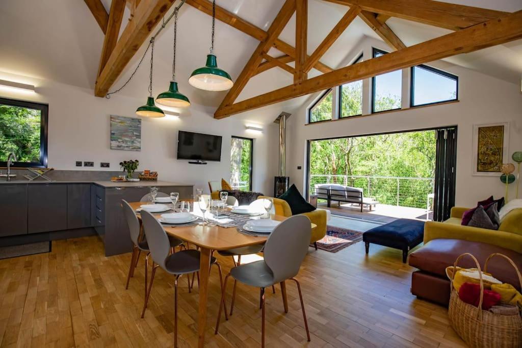 Villa Tresillian Waterfront, Forest, Hot Tub,sauna