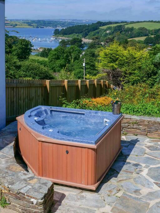 Holiday home Gorgeous 3 Bed House With Sea Views And Hot Tub *
