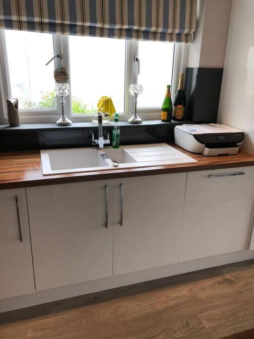 Holiday home Gorgeous 3 Bed House With Sea Views And Hot Tub Truro