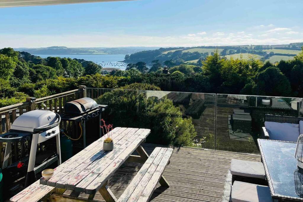 Holiday home Gorgeous 3 Bed House With Sea Views And Hot Tub *