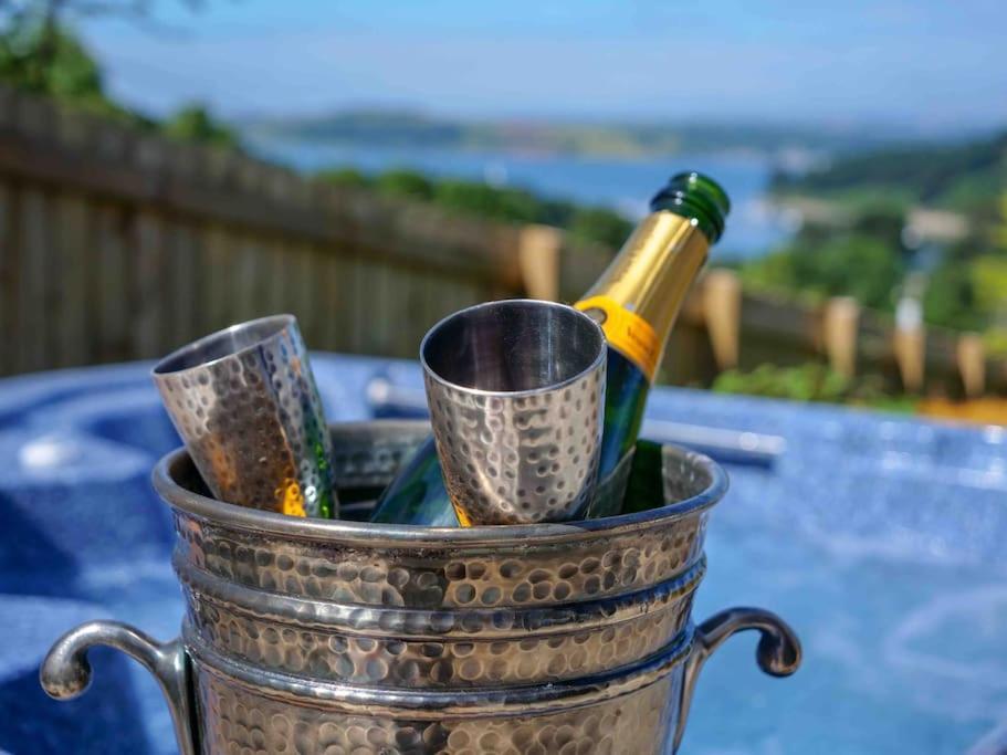 Gorgeous 3 Bed House With Sea Views And Hot Tub Holiday home Truro