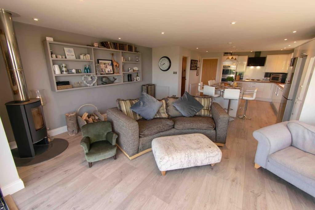 Gorgeous 3 Bed House With Sea Views And Hot Tub Holiday home Truro