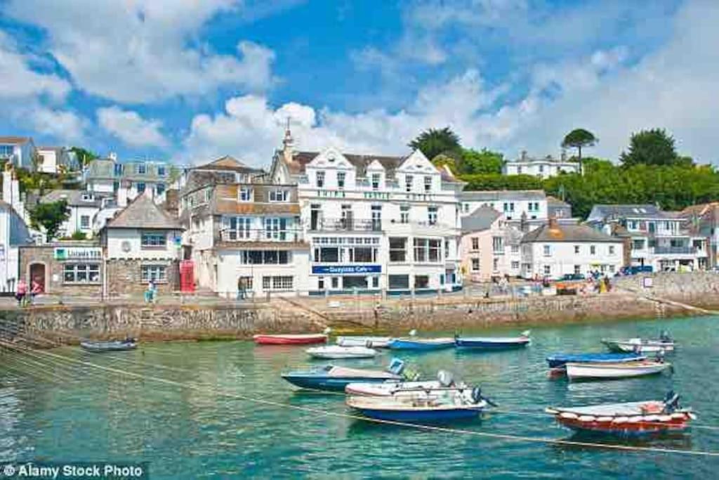 Gorgeous 3 Bed House With Sea Views And Hot Tub Holiday home *