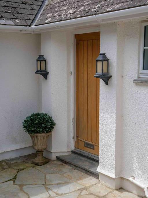 Gorgeous 3 Bed House With Sea Views And Hot Tub *