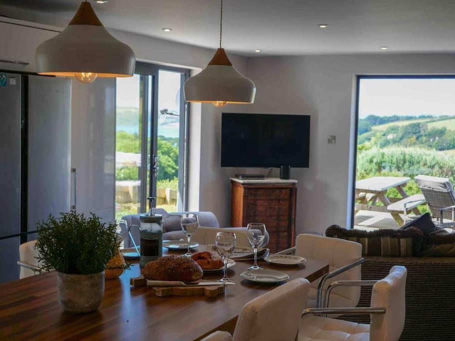 Gorgeous 3 Bed House With Sea Views And Hot Tub Truro
