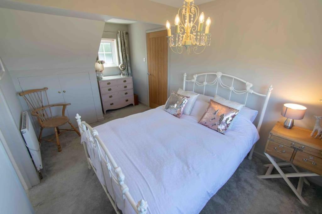 Gorgeous 3 Bed House With Sea Views And Hot Tub Holiday home *