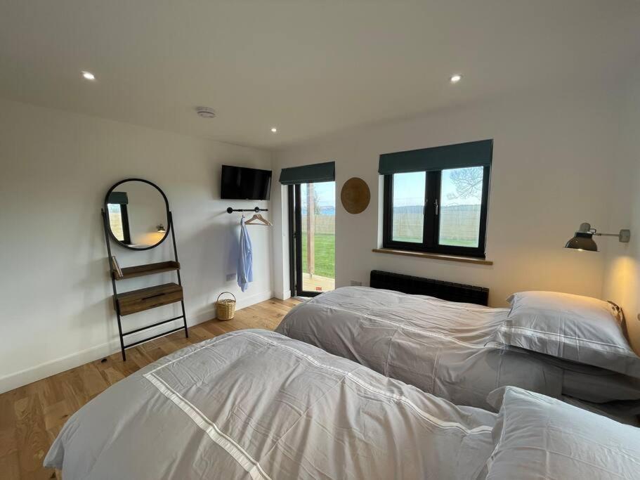 The At Camels: Idyllic On The Roseland