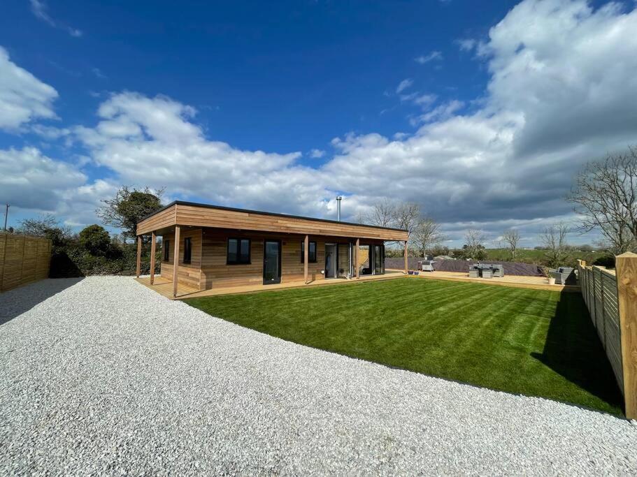 The At Camels: Idyllic On The Roseland