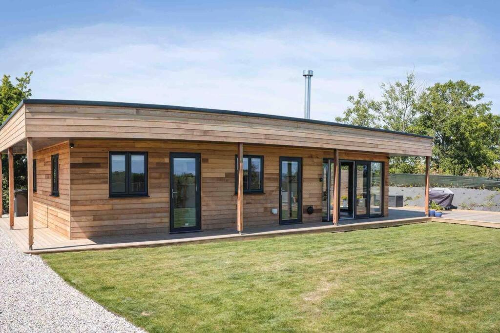 The At Camels: Idyllic On The Roseland