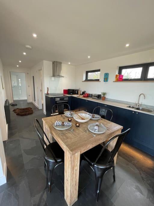 The At Camels: Idyllic On The Roseland * Truro