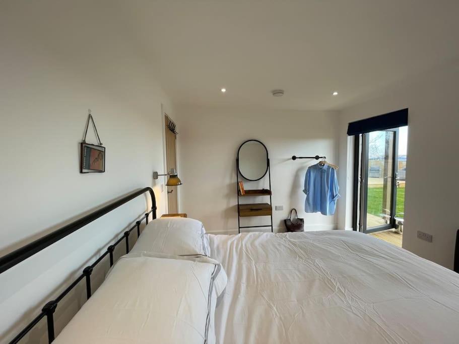 The At Camels: Idyllic On The Roseland Apartment Truro
