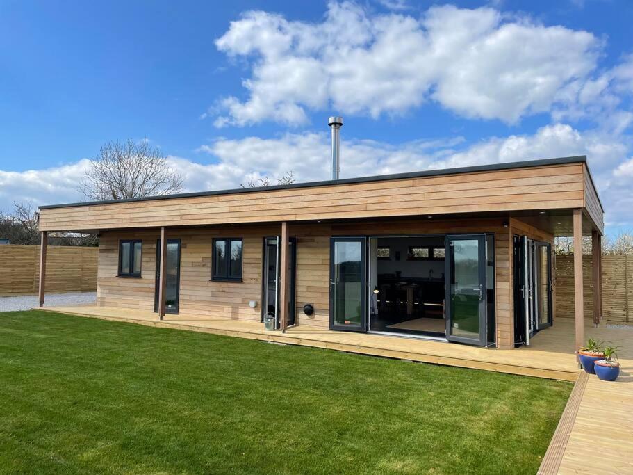 The At Camels: Idyllic On The Roseland Apartment Truro