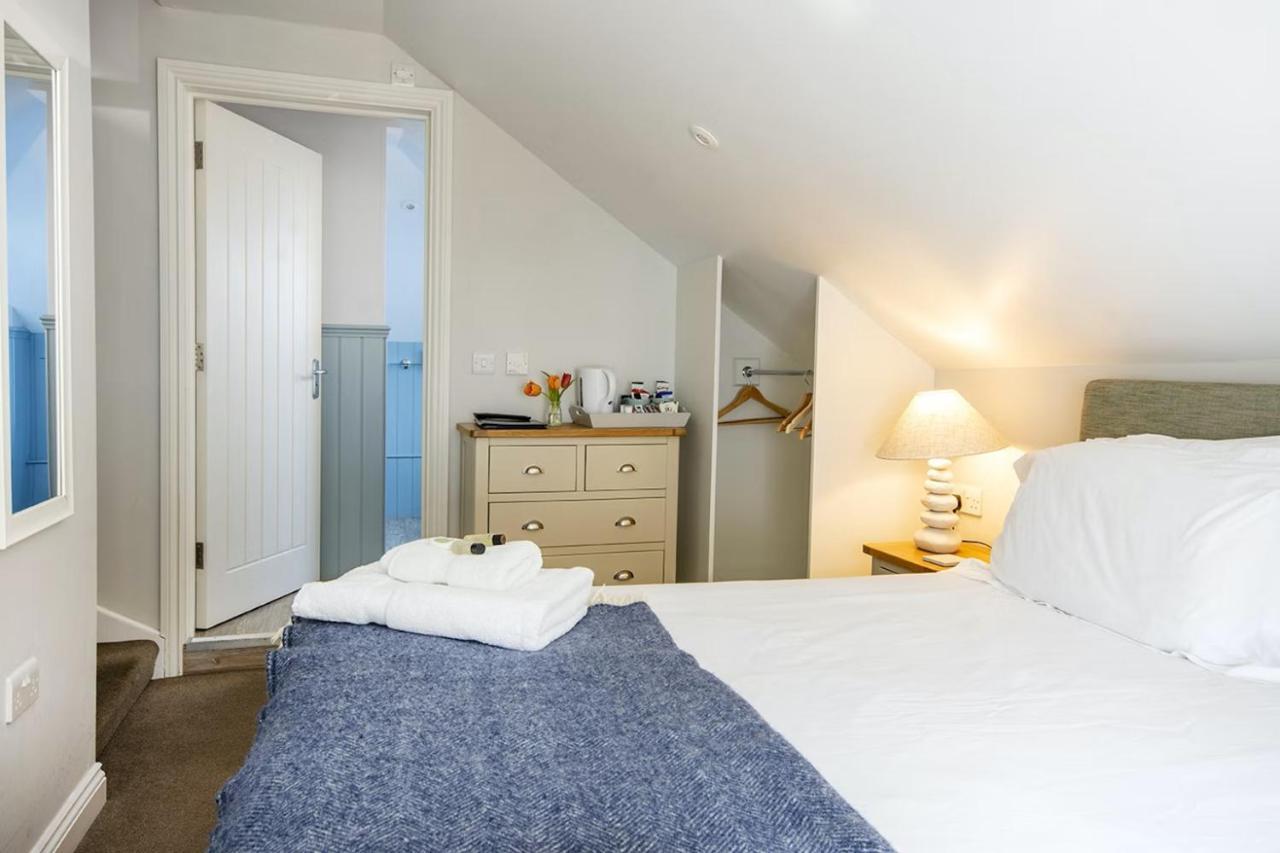 Plume Of Feathers Bed & Breakfast Truro