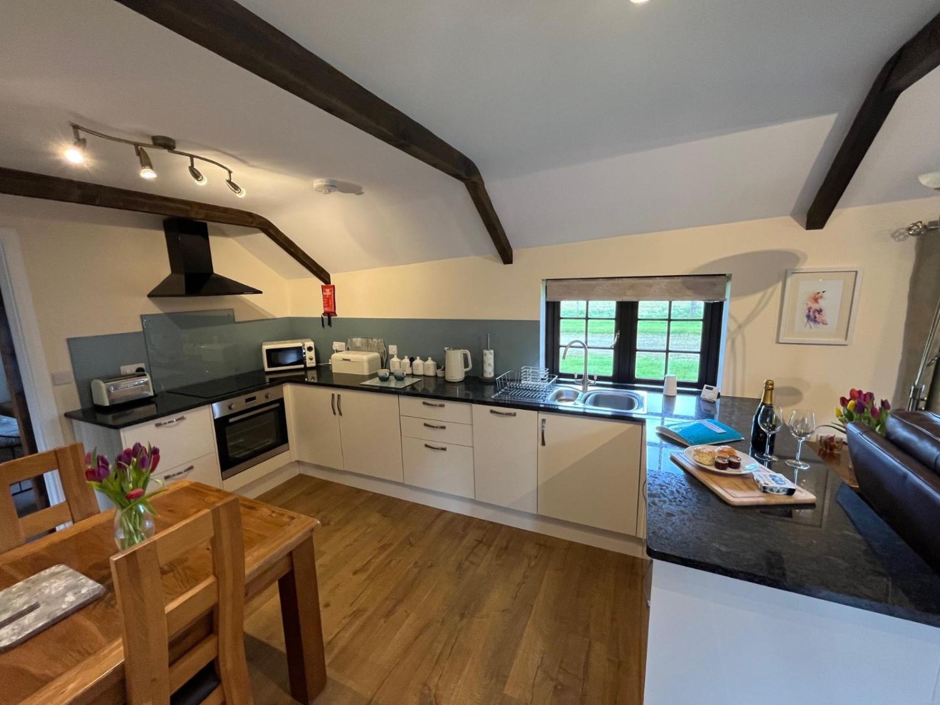 Maple & Beech Barns Apartment *