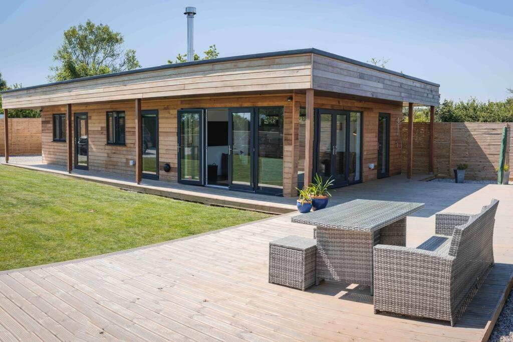 The At Camels: Idyllic On The Roseland *