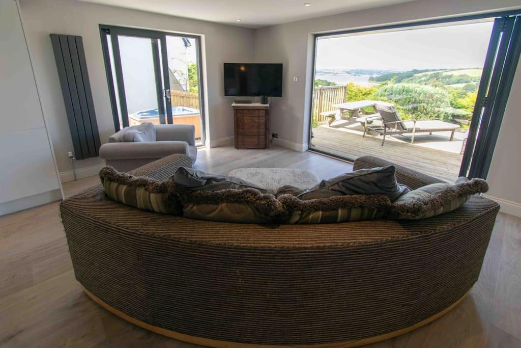 Holiday home Gorgeous 3 Bed House With Sea Views And Hot Tub *