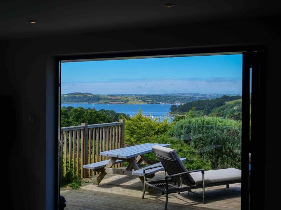 Gorgeous 3 Bed House With Sea Views And Hot Tub Holiday home *