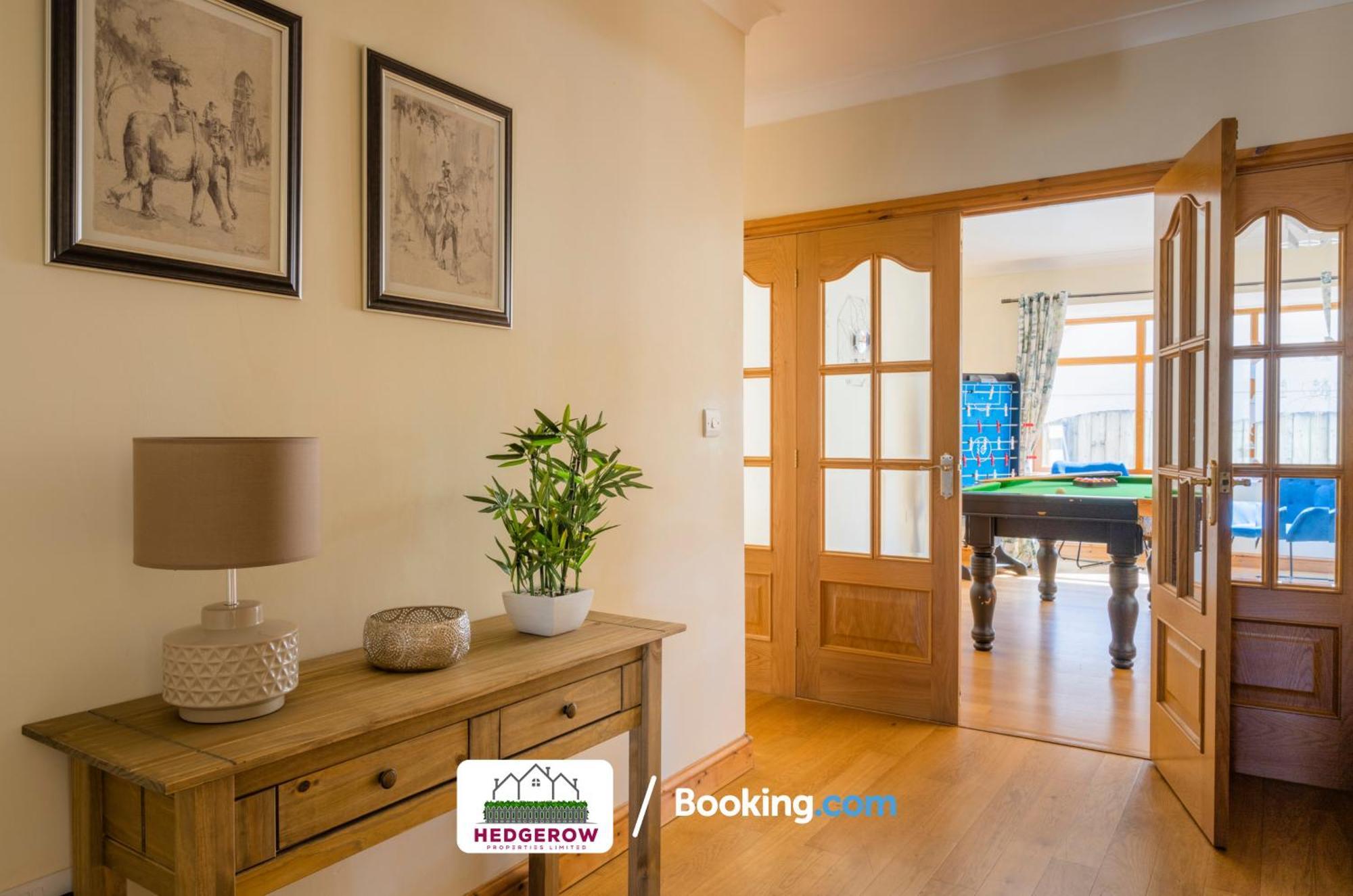 Holiday home Hedgerow Haven: Spacious 5-bedroom Retreat Truro
