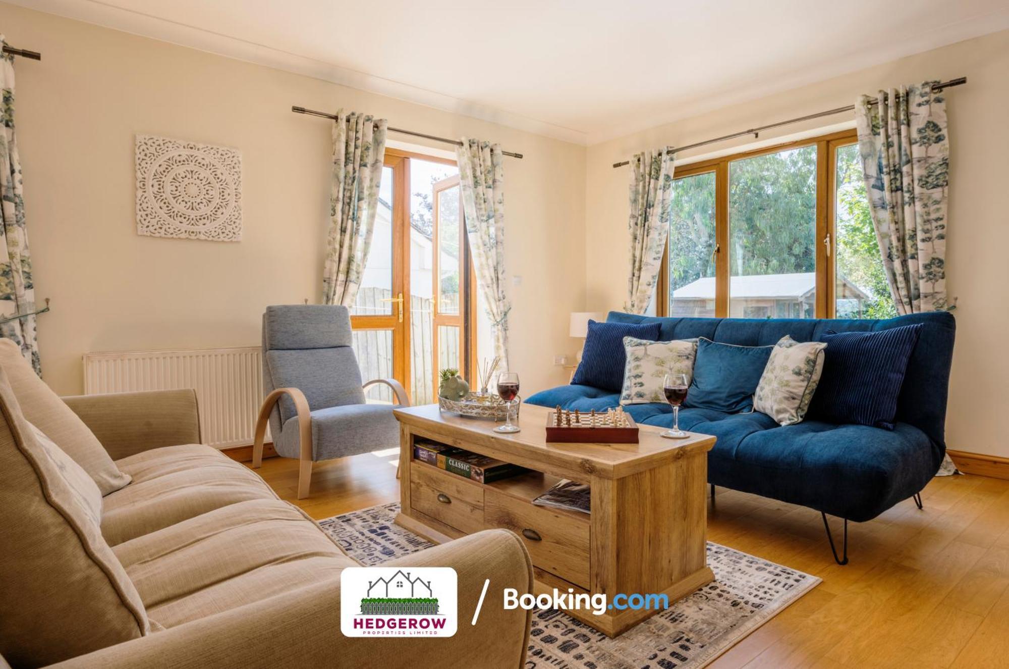 Holiday home Hedgerow Haven: Spacious 5-bedroom Retreat